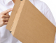 ColomPac Universalverpackung Wickelverpackung starke B-Welle 328 x 200 x -100mm mit Selbstklebeverschluss & Aufreißfaden